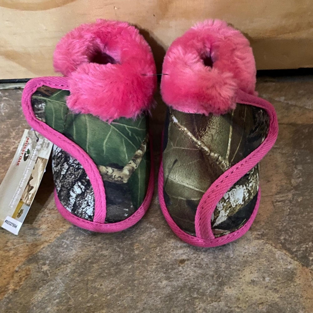 Little girl camo slippers